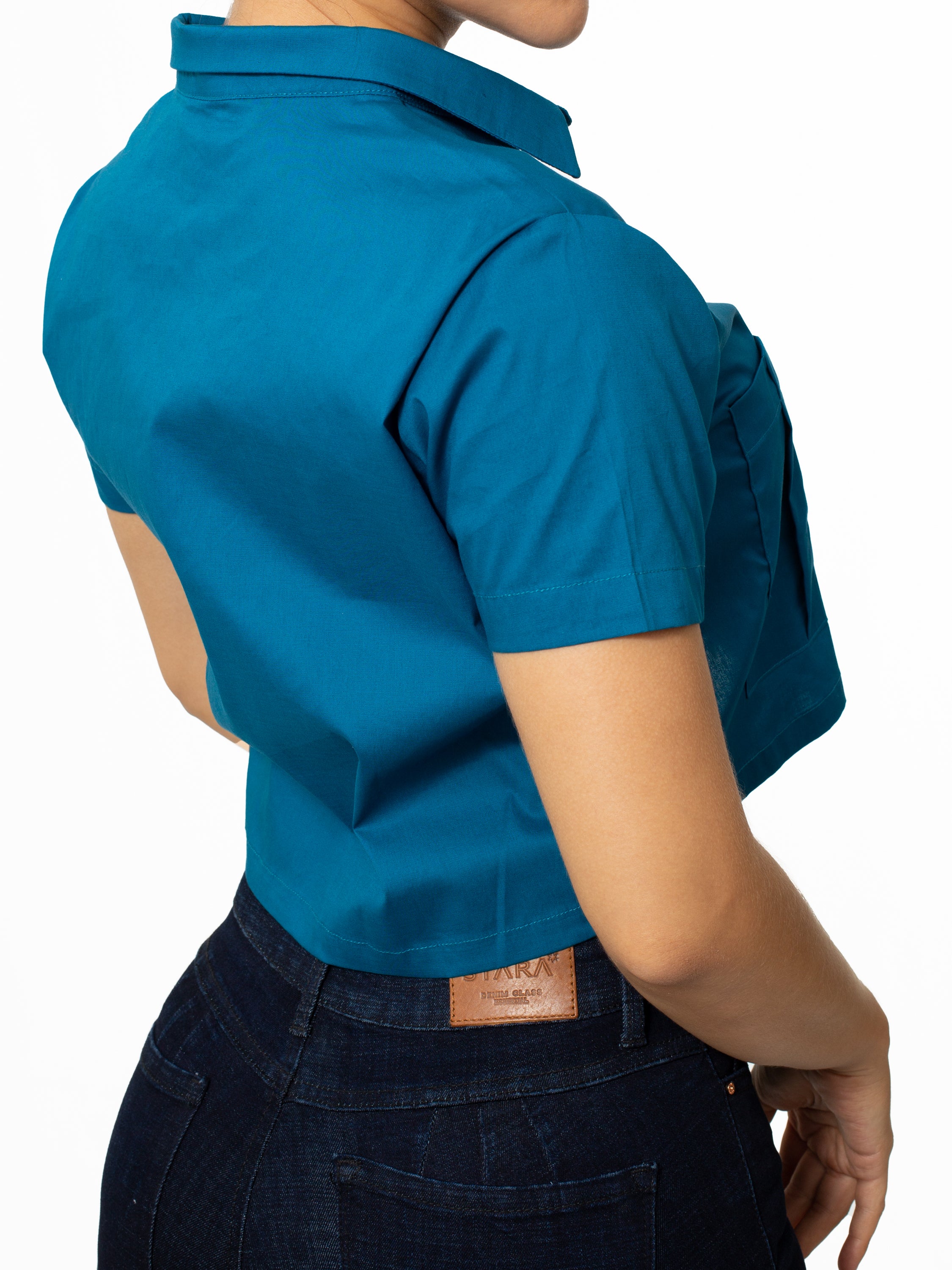 Blusa Camisera Crop Azul con bolsillos
